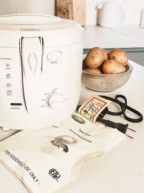 Signature Classics Cool‑Touch Deep Fryer – 4‑Cup Capacity with Adjustable Thermo